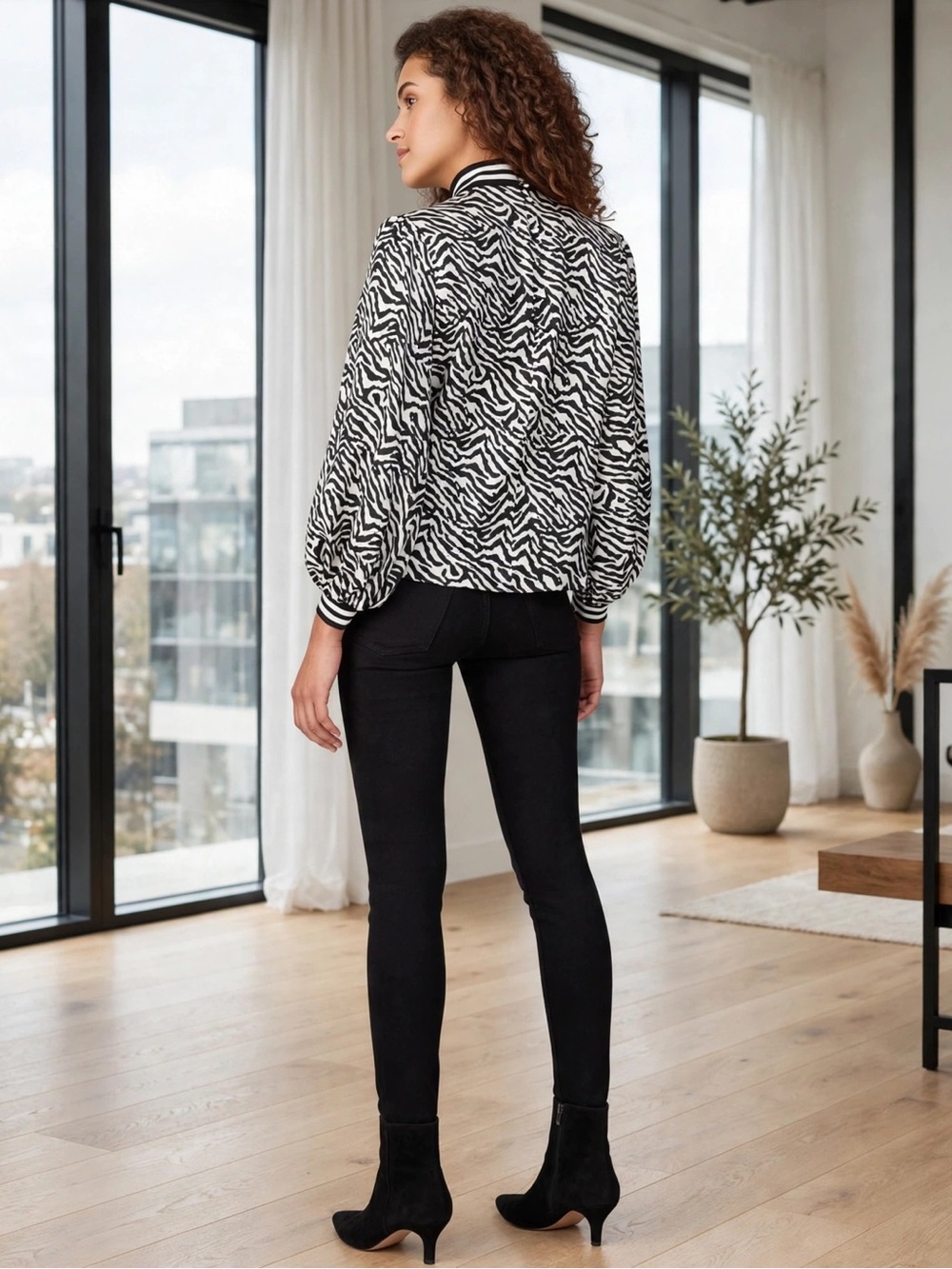 Hunter Bell printed silk Sydney top in size XS fits to Small. - Picture 3 of 10